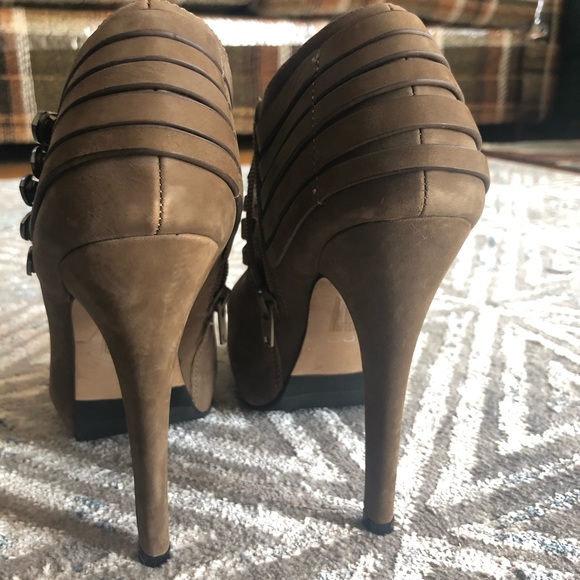 Shoes - Picture 6 of 9